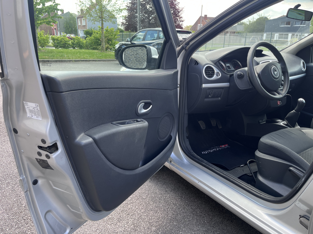 Renault Clio — 11
