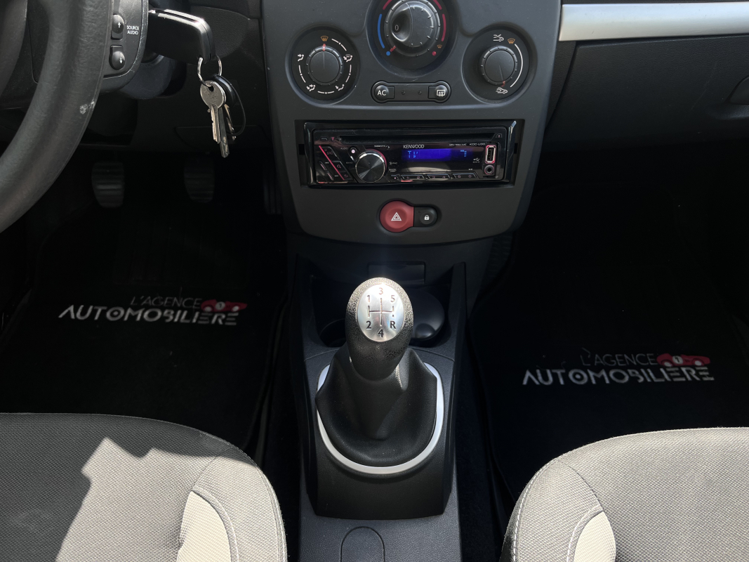 Renault Clio — 24