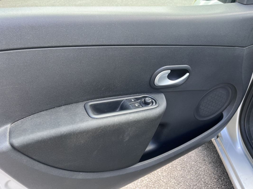 Renault Clio — 12