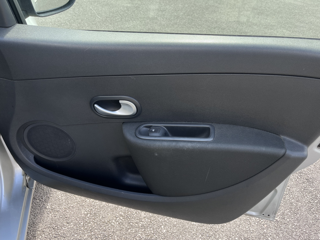 Renault Clio — 16