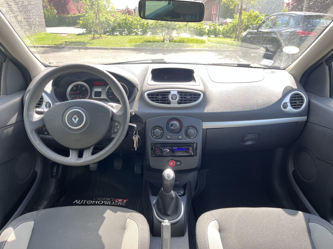 Renault Clio — 19