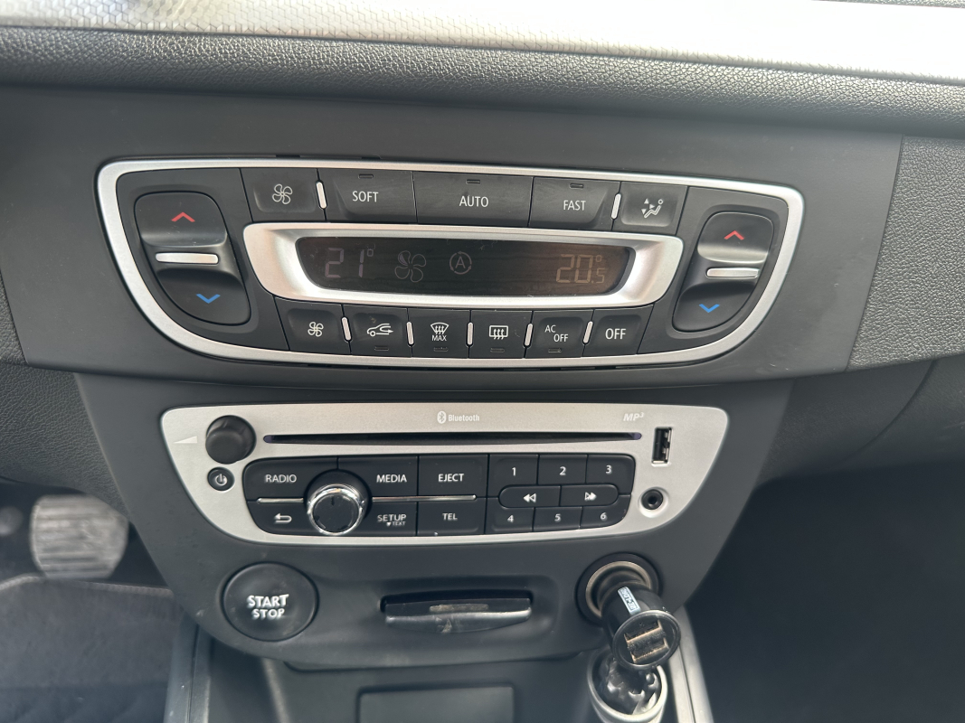 Renault RENAULT MEGANE III — 18