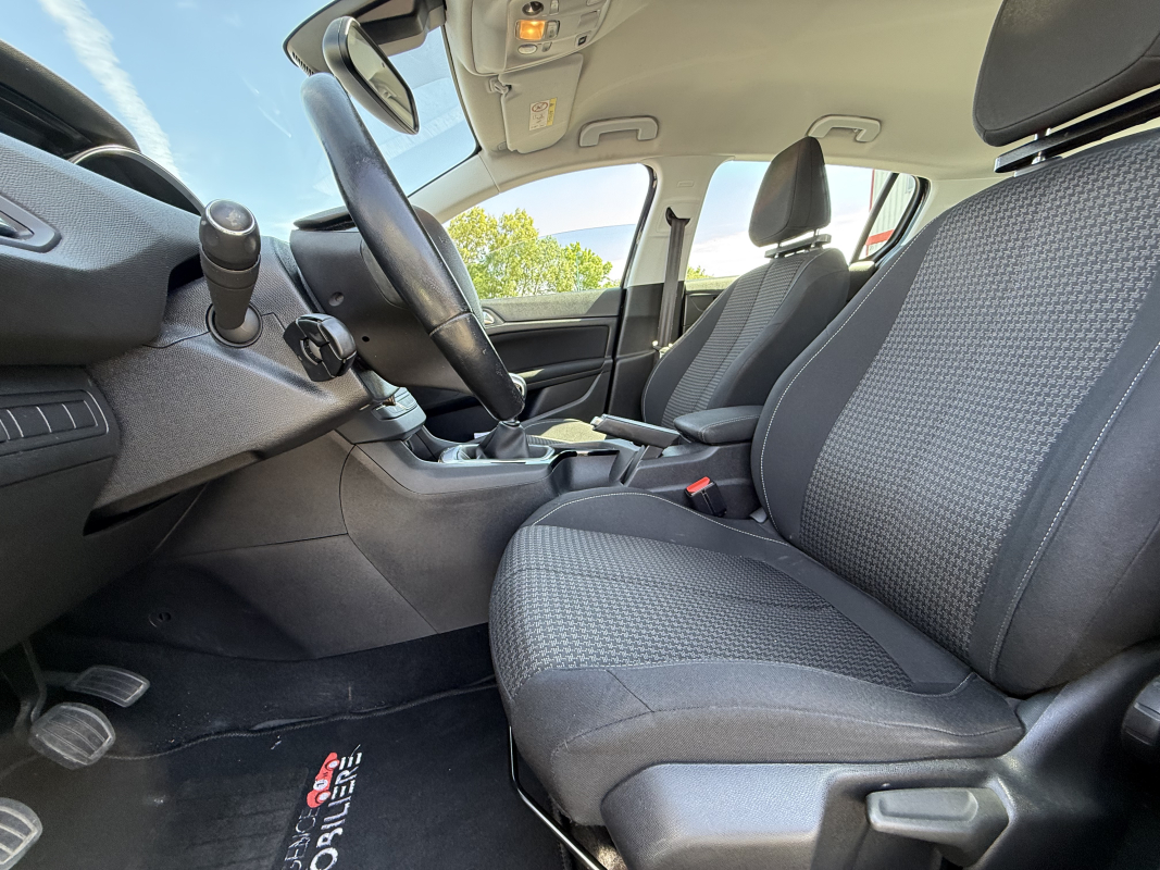Peugeot 308 — 10