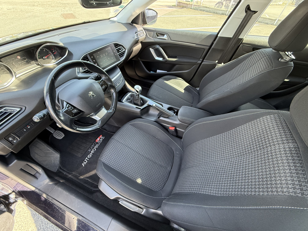 Peugeot 308 — 9