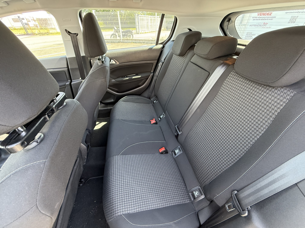 Peugeot 308 — 11