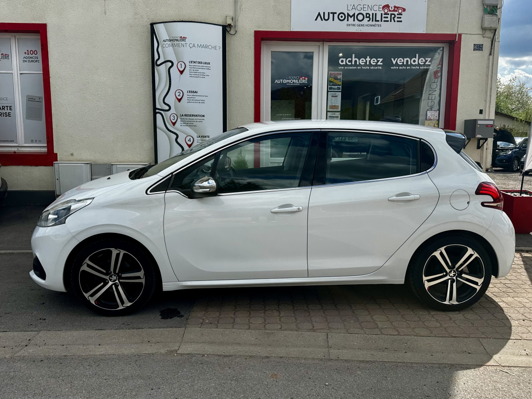 Peugeot 208 — 8