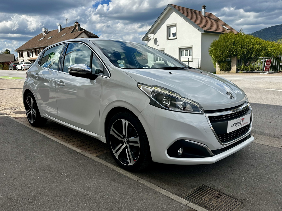 Peugeot 208 — 3