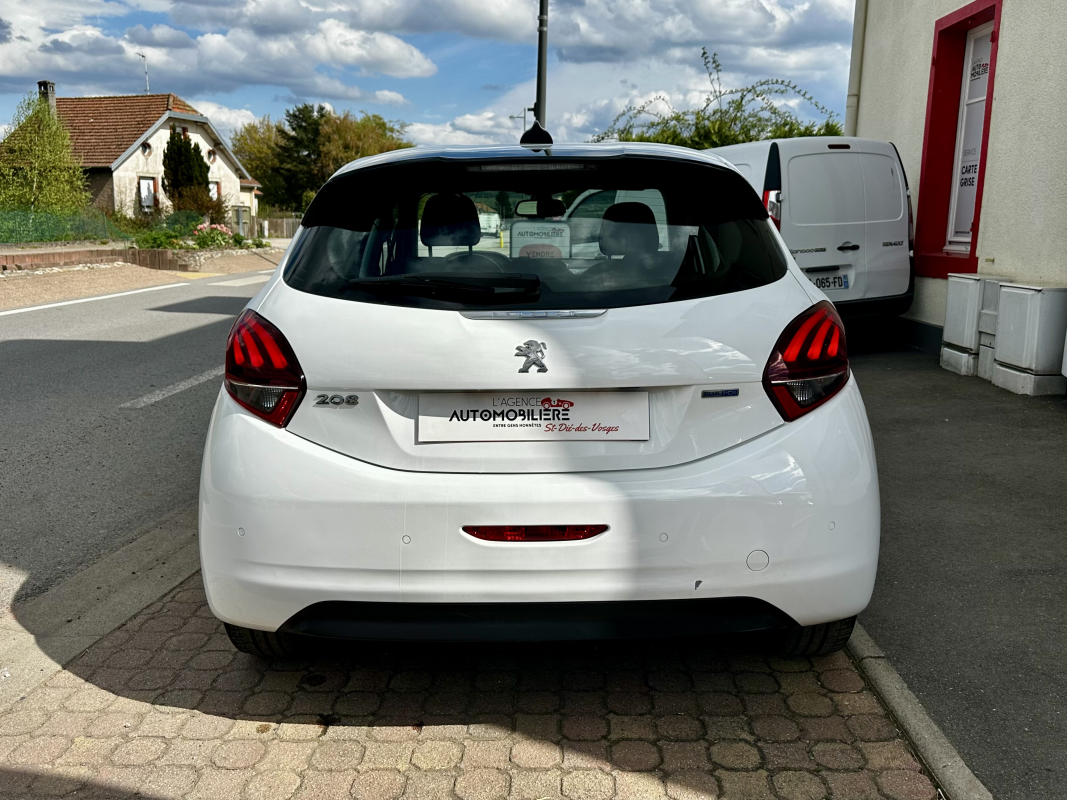 Peugeot 208 — 6
