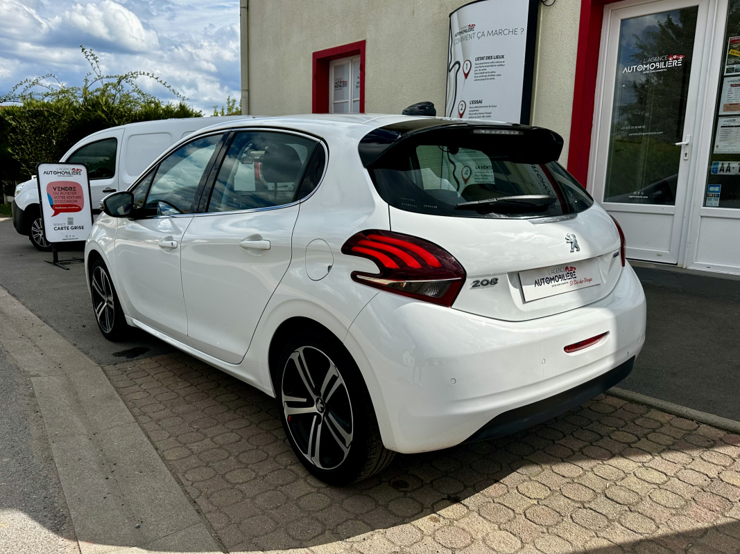 Peugeot 208 — 7
