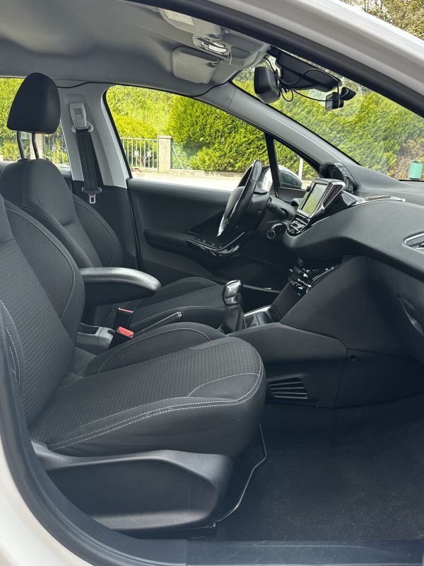 Peugeot 208 — 16
