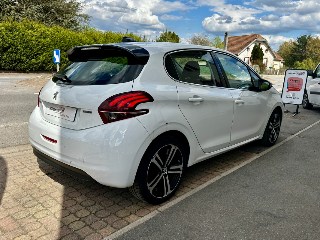 Peugeot 208 — 5