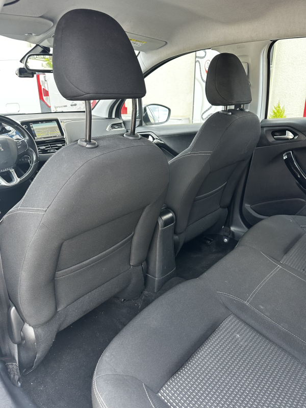 Peugeot 208 — 21