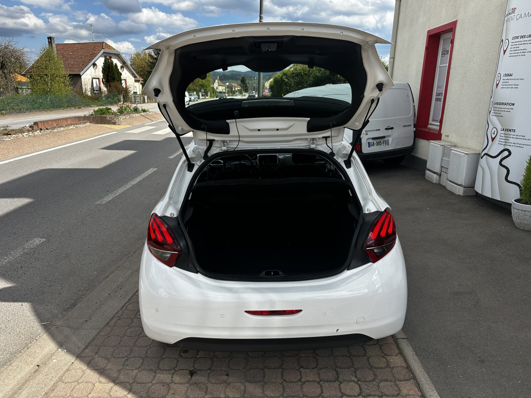 Peugeot 208 — 20