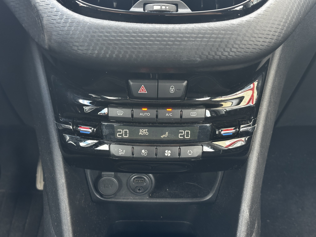 Peugeot 208 — 27