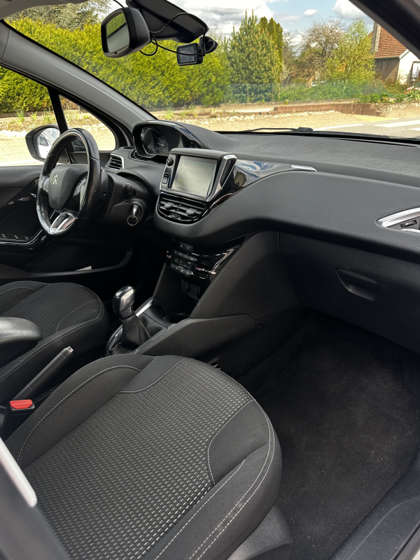 Peugeot 208 — 17