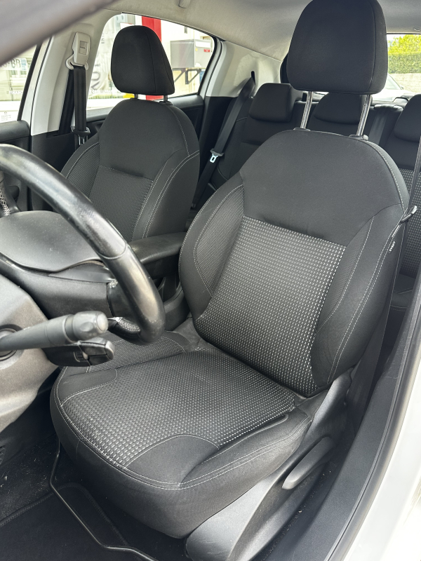 Peugeot 208 — 13