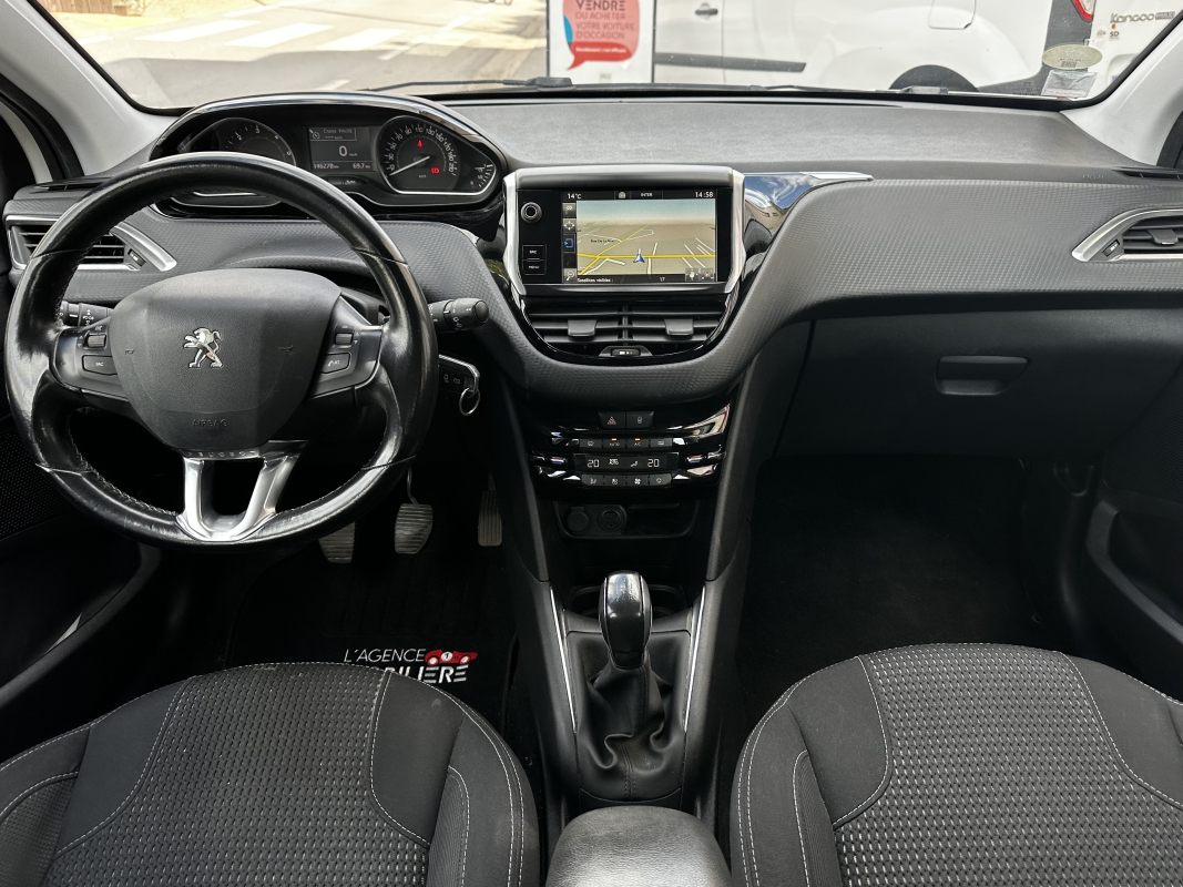 Peugeot 208 — 14