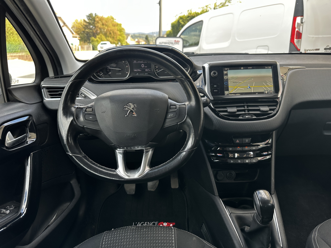 Peugeot 208 — 23