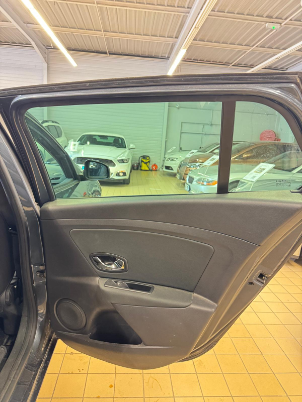 Renault Megane Estate — 25