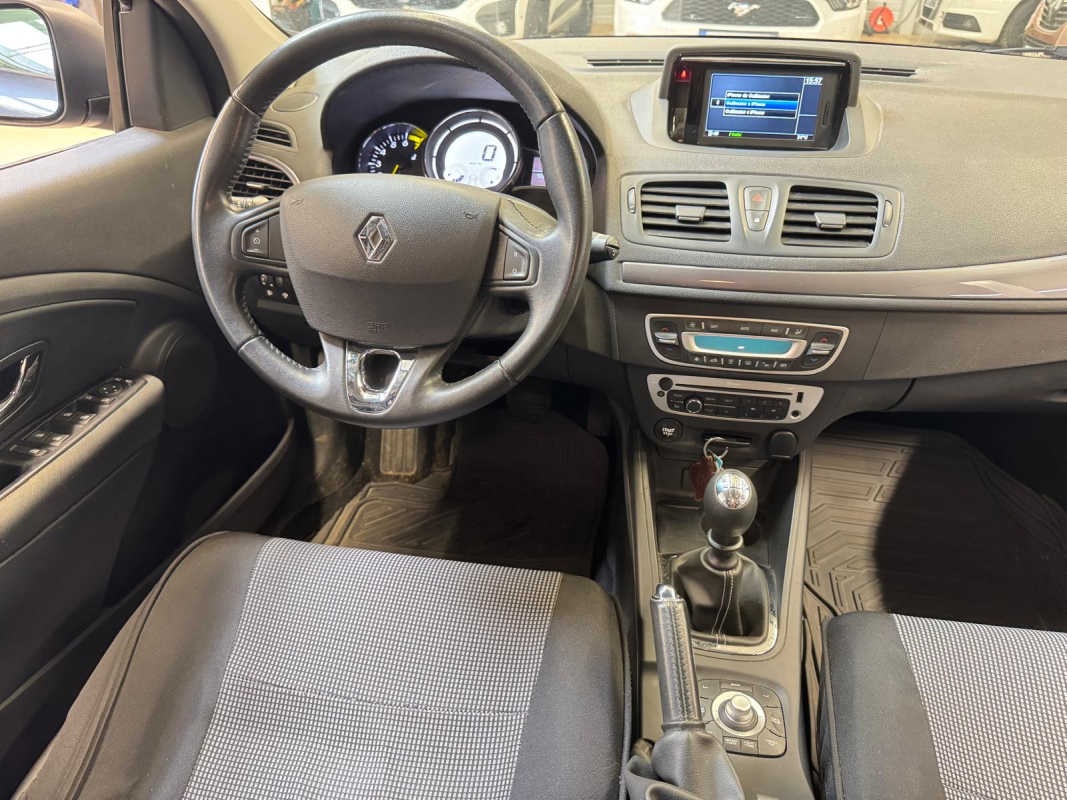 Renault Megane Estate — 12