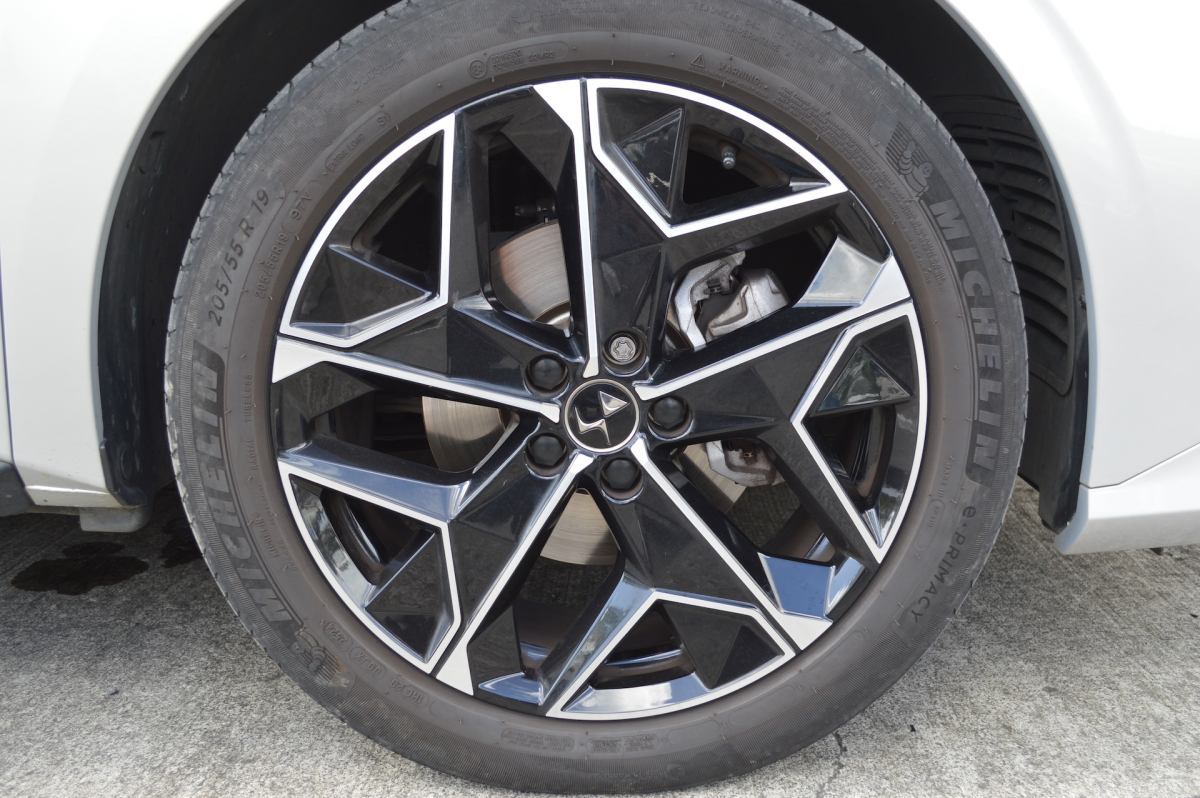 DS DS4 — 9