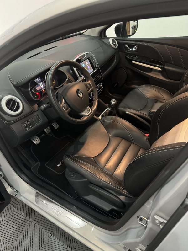 Renault Clio — 10