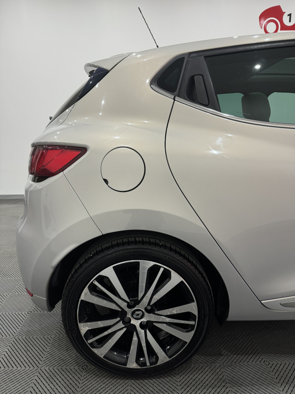Renault Clio — 19
