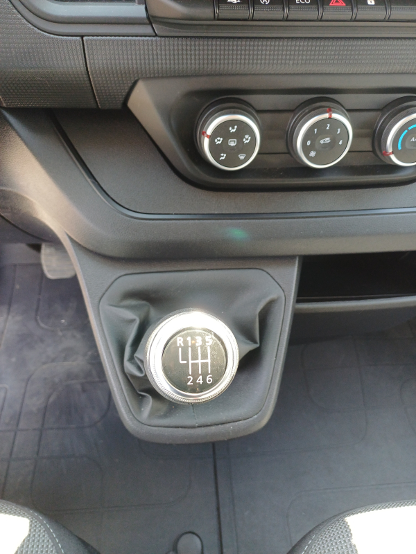 Renault Trafic — 19