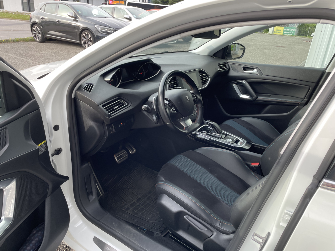 Peugeot 308 — 11