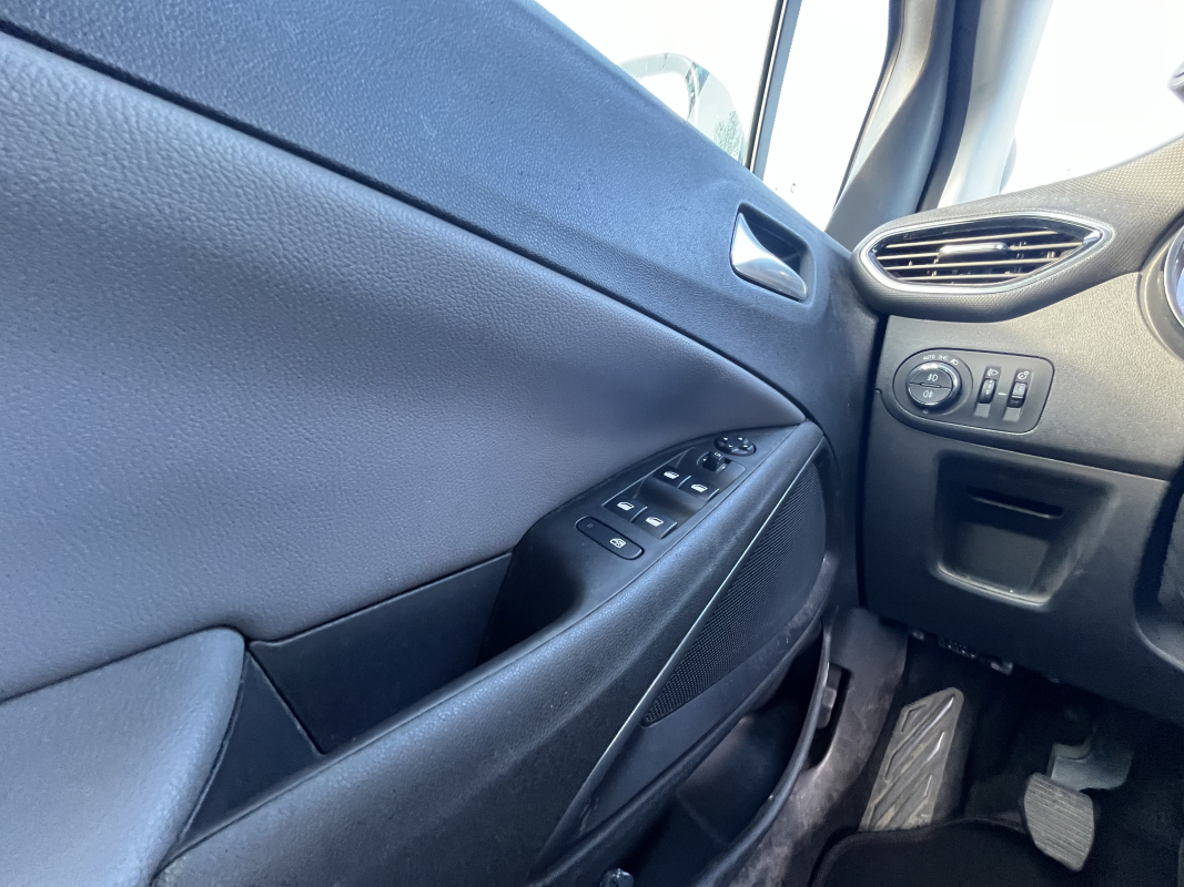 Opel Crossland x — 23
