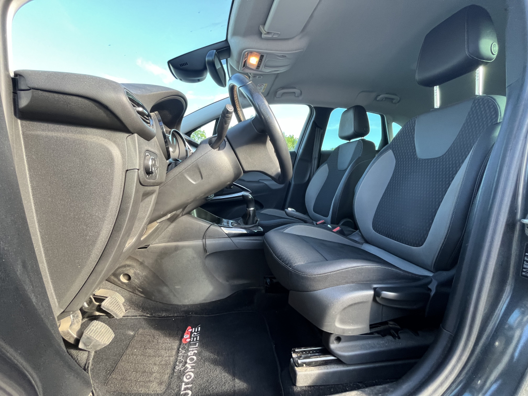 Opel Crossland x — 12