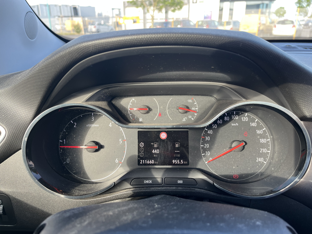 Opel Crossland x — 36