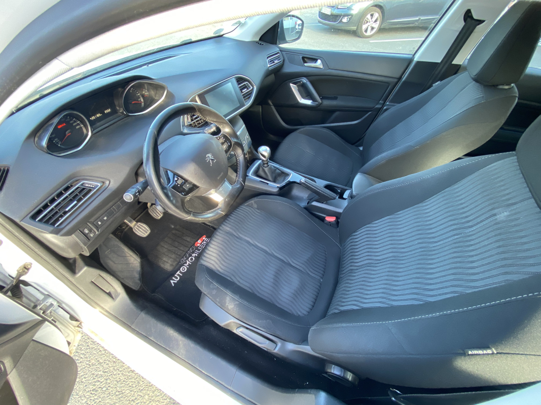 Peugeot 308 — 10