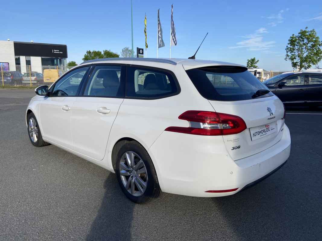 Peugeot 308 — 8