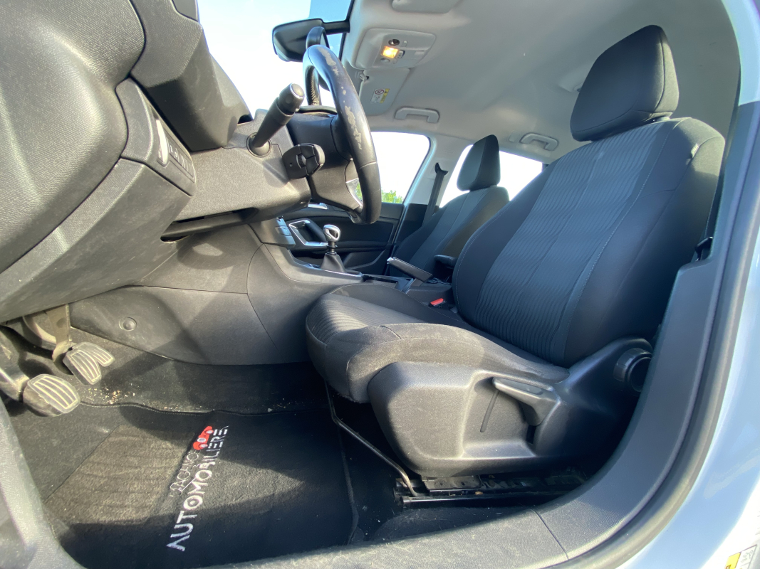 Peugeot 308 — 12