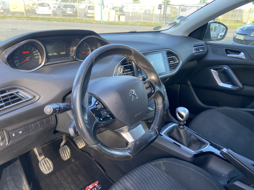 Peugeot 308 — 18