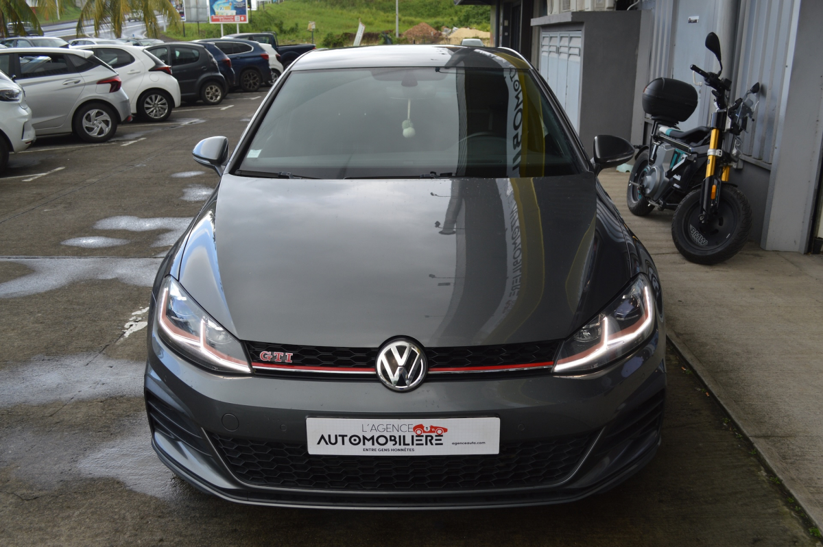 Volkswagen Golf — 3