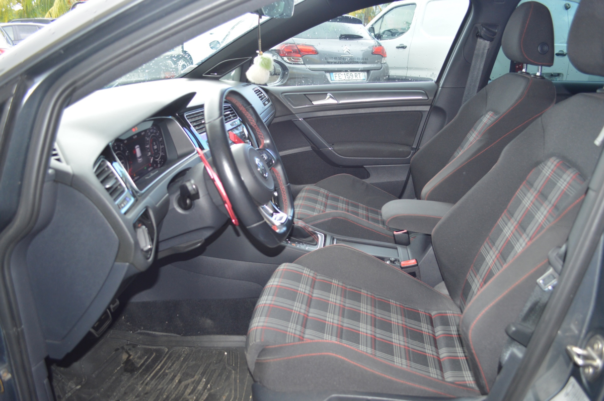 Volkswagen Golf — 12