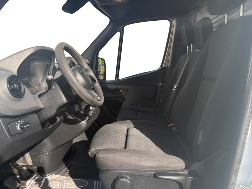 Mercedes Sprinter — 10