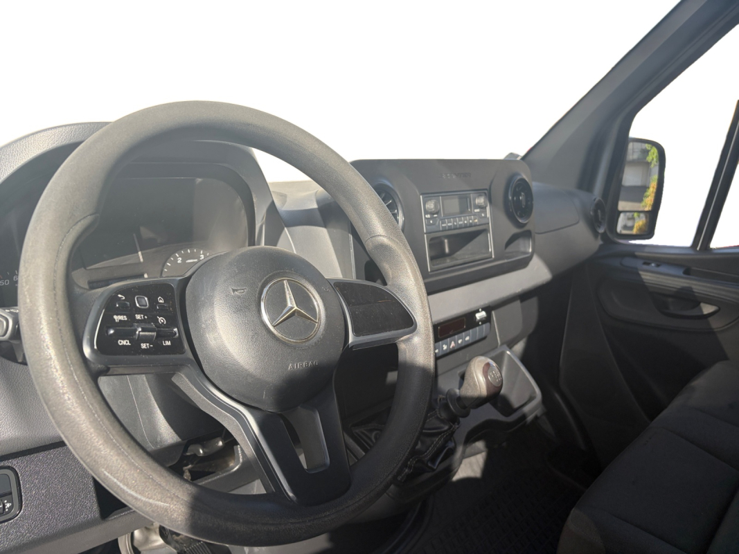 Mercedes Sprinter — 11