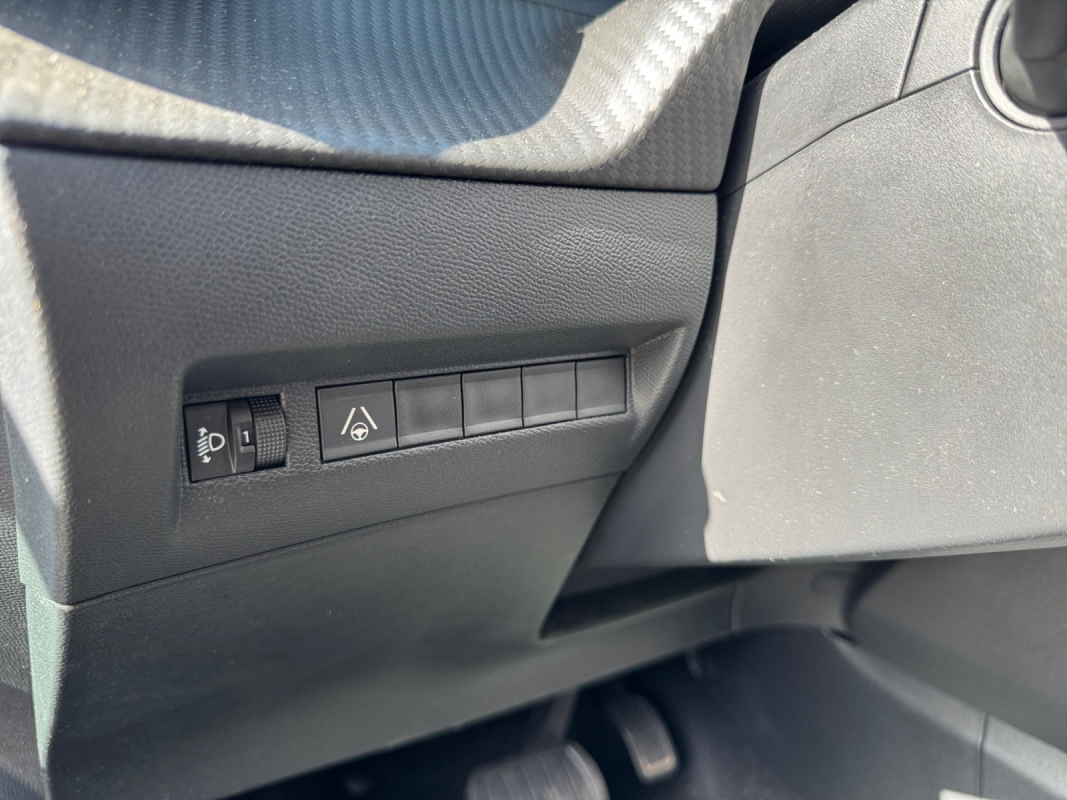 Peugeot 2008 — 18