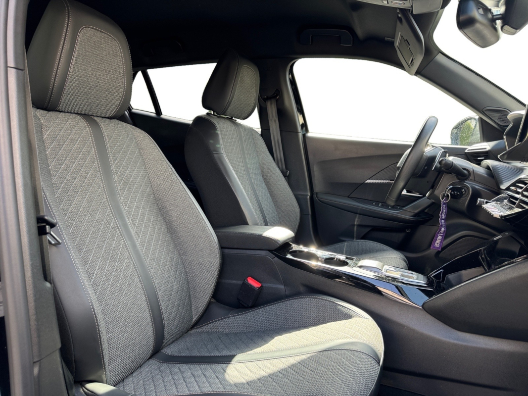 Peugeot 2008 — 12