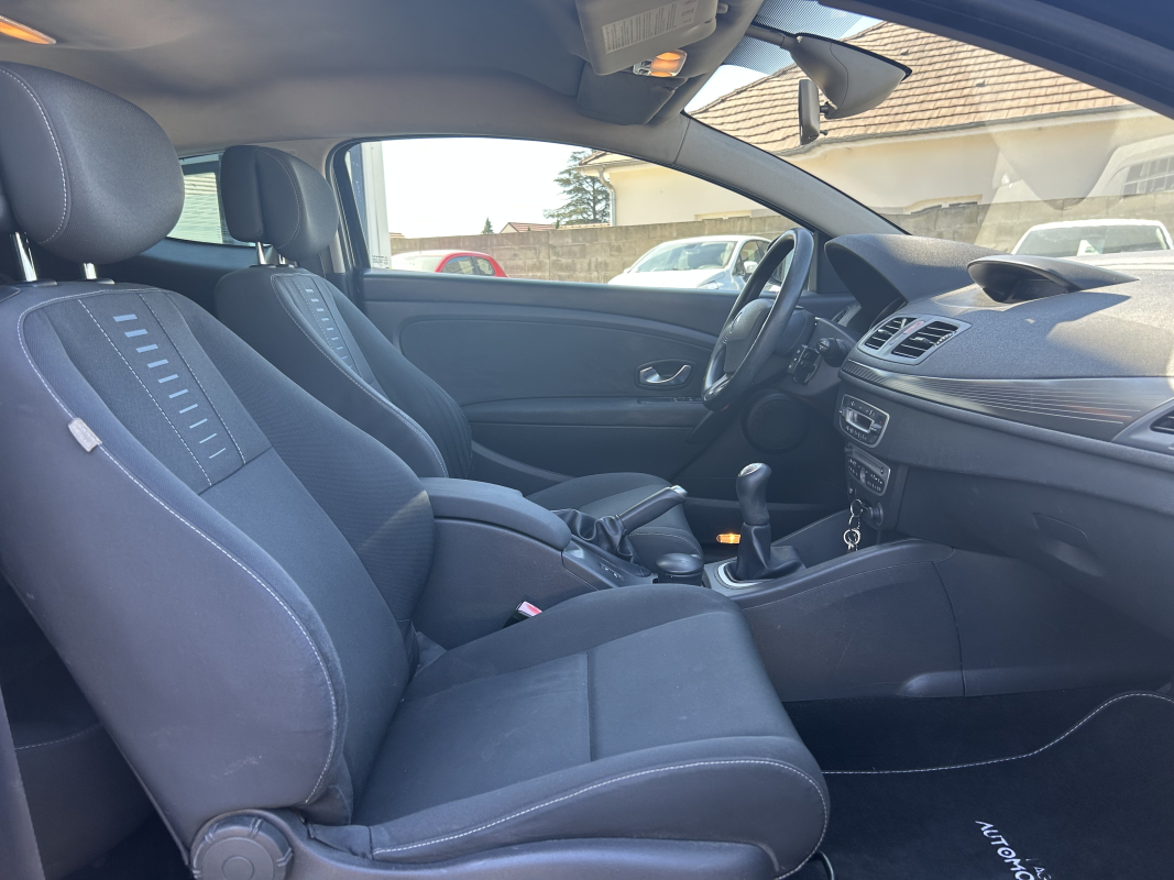 Renault Megane coupe — 12