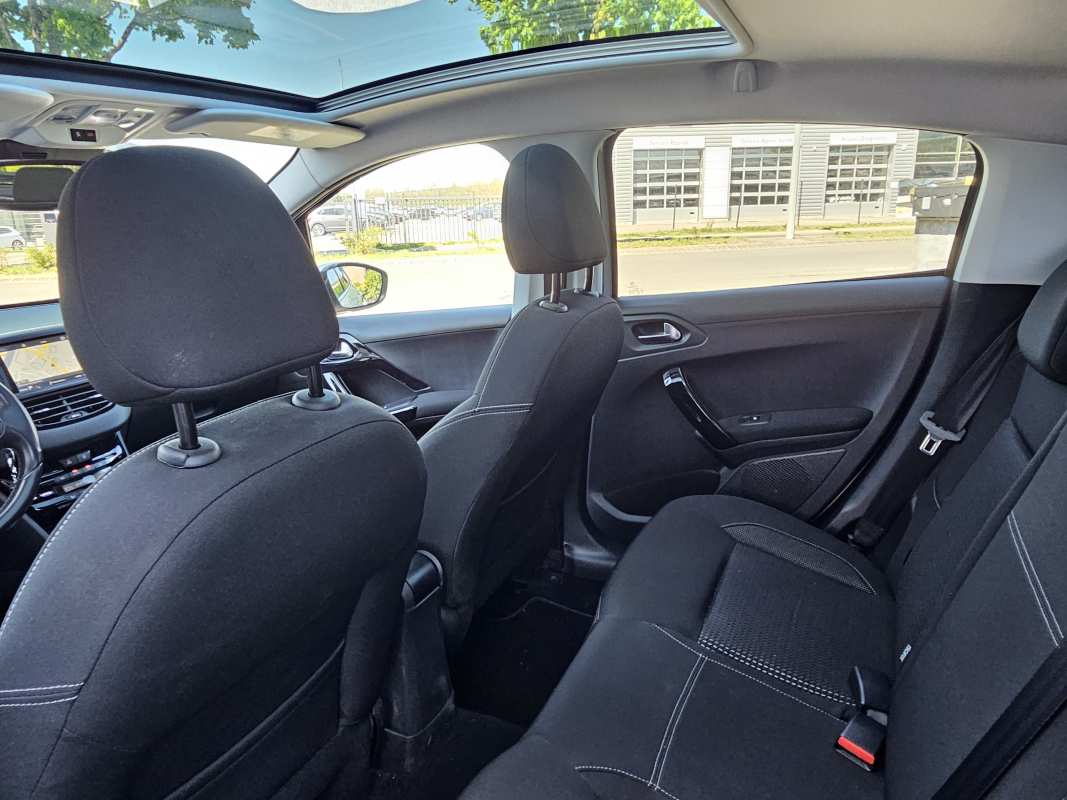 Peugeot 208 — 15