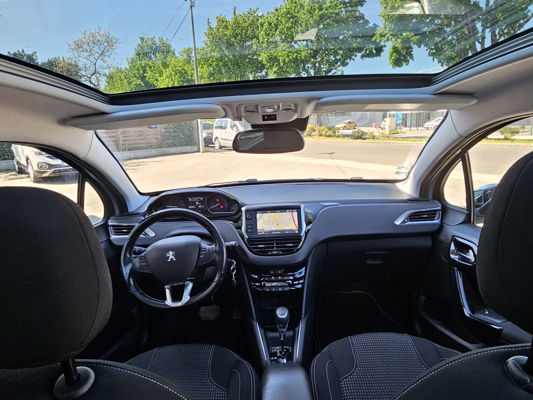 Peugeot 208 — 16