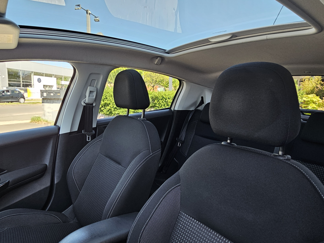 Peugeot 208 — 13
