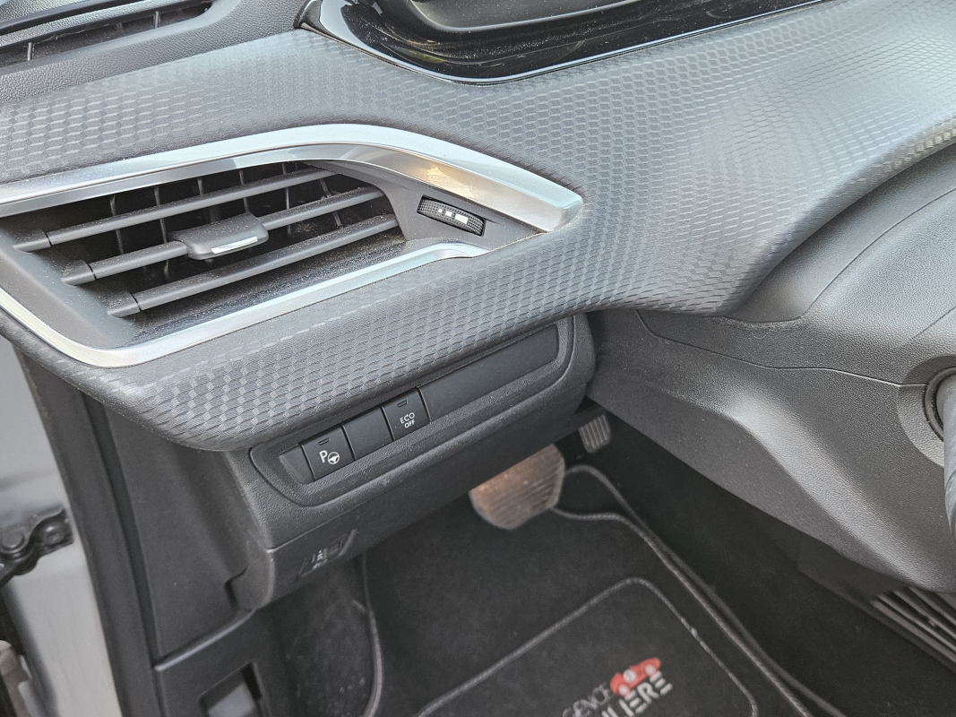 Peugeot 208 — 17