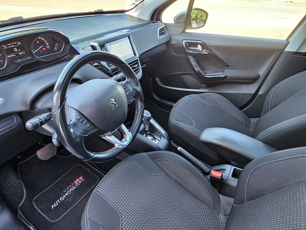 Peugeot 208 — 9