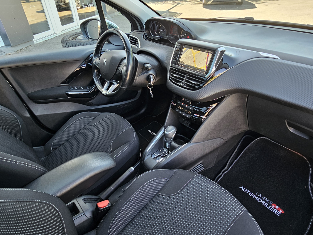 Peugeot 208 — 11