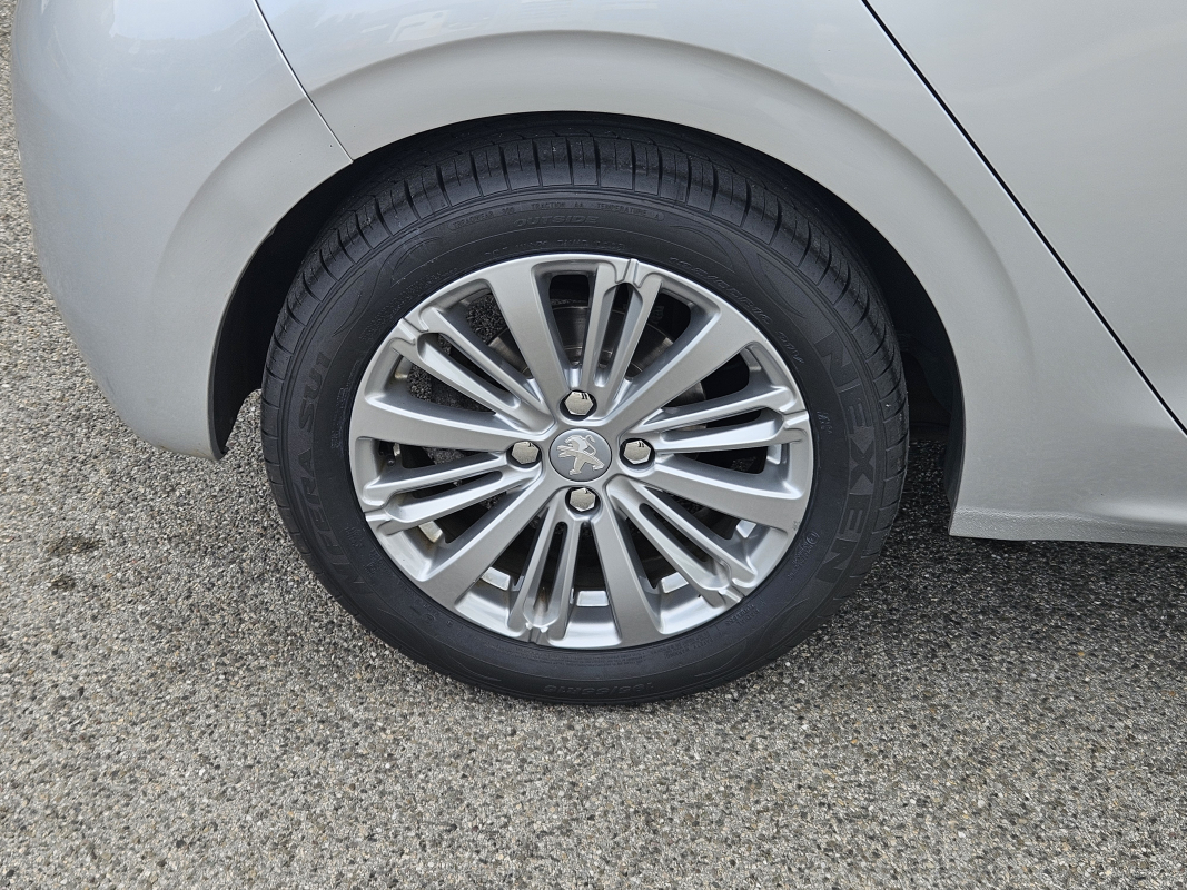 Peugeot 208 — 24